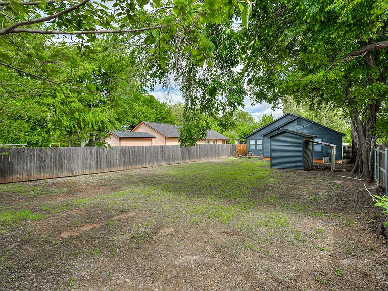 1608 NW 7th St — Photo 35