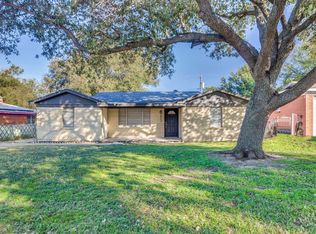 8552 Gibbs Dr, White Settlement, TX 76108