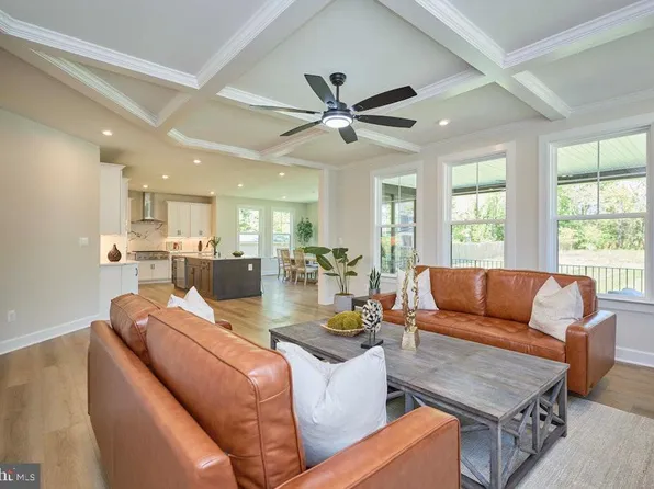 2904 Random Rd, Falls Church, VA 22042