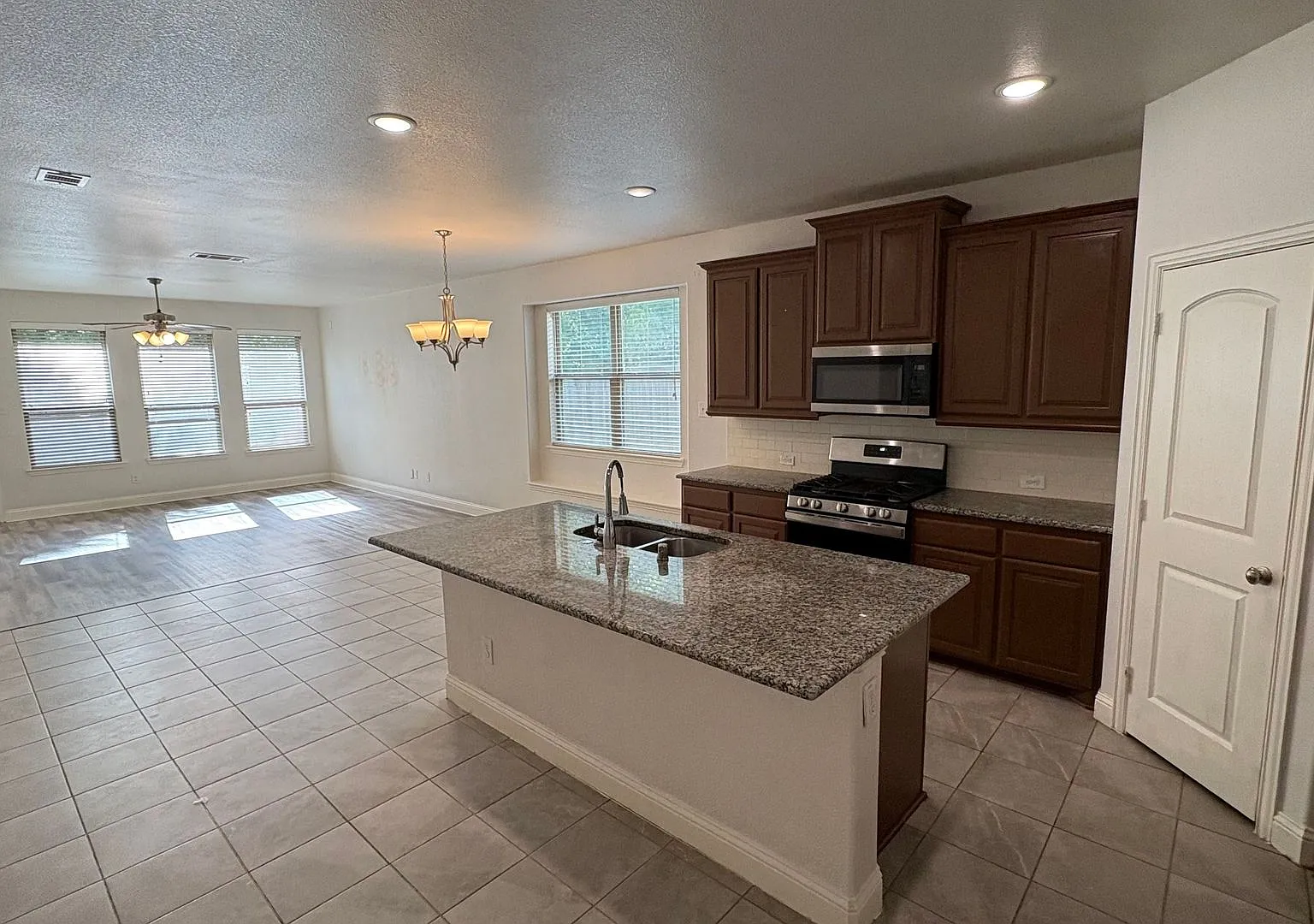 610 Alderwood, Greenville, TX 75402 — Photo 4