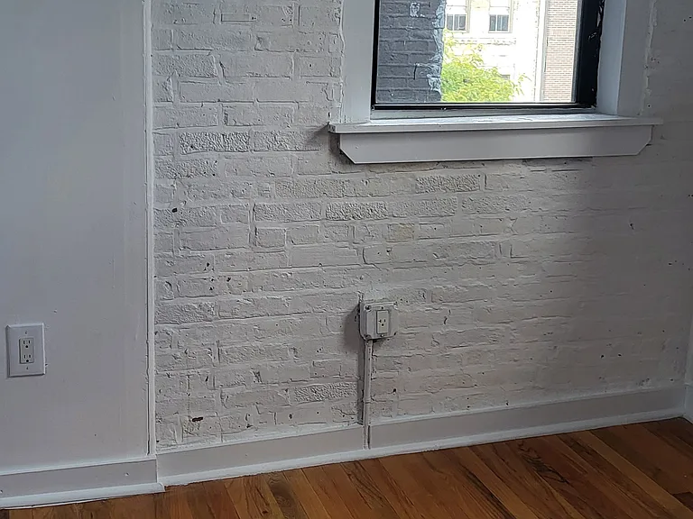 630 E 9th St #20 — Photo 9