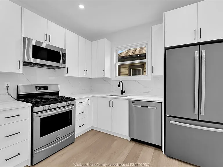 497 McKay Ave — Photo 12