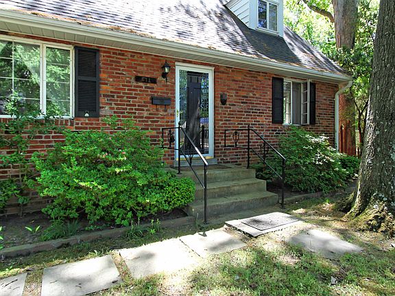 3rd image of 611 S Woodstock St