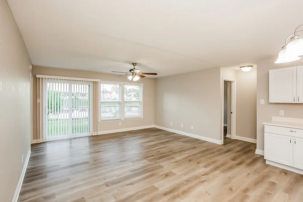 4 bed, 3.0 bath, 1891 sqft, $2,050 — Photo 4