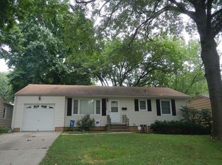 7519 Juniper St, Prairie Village, KS 66208