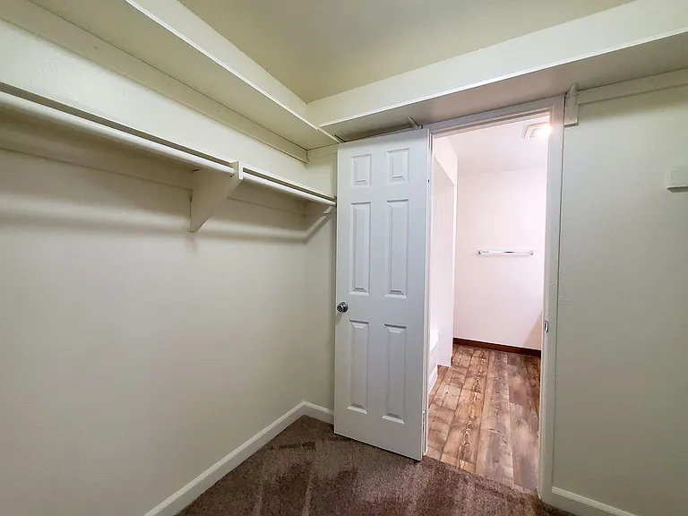 Town and Country Garden Apartments — Photo 22