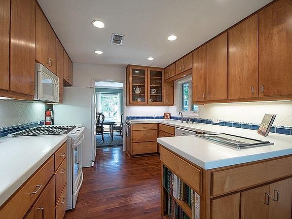 3rd image of 3404 Mount Barker Dr
