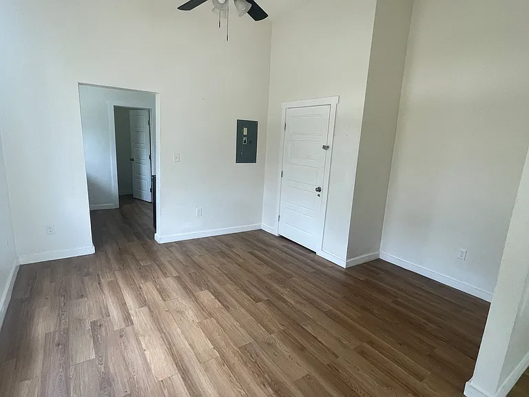 1815 E Houston St #1 — Photo 4