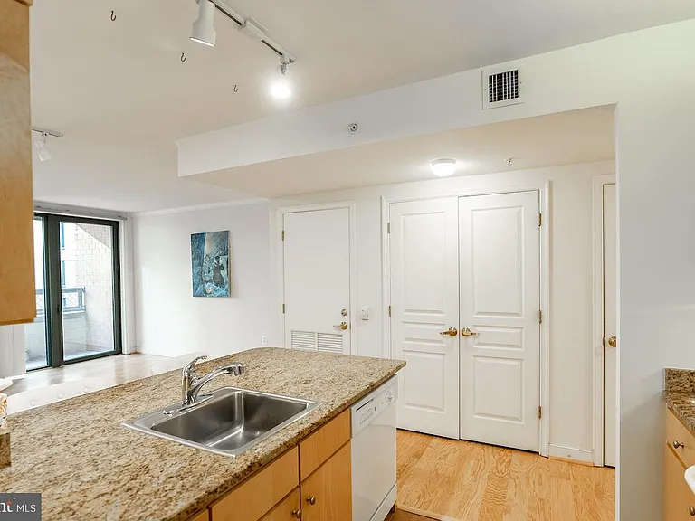 616 E St NW #607 — Photo 11