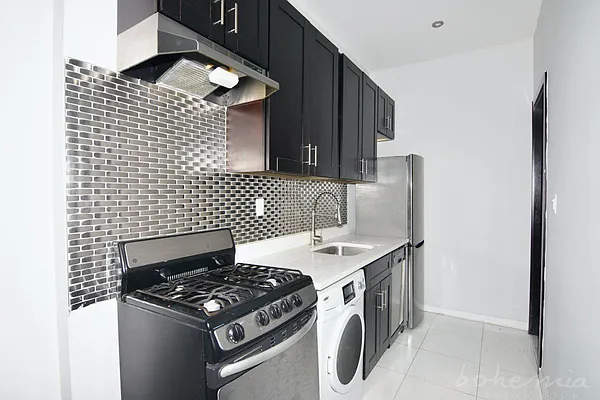 Rented by Bohemia Realty Group | media 8