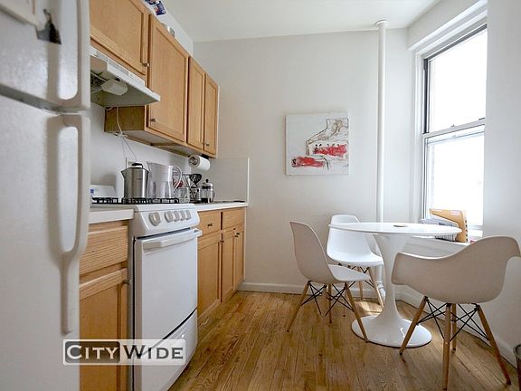 3rd image of 21 E 2nd St APT 18