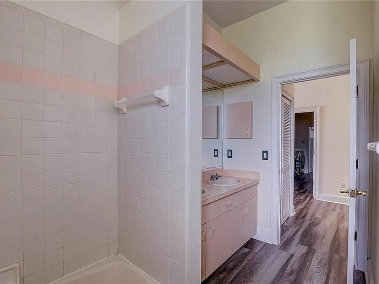 2208 Hampstead Ct — Photo 38