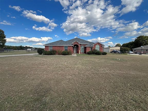 2nd image of 104 Cinnamon Ct