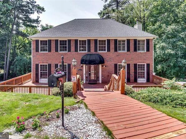 6963 Whispering Oaks Ct, Stone Mountain, GA 30087