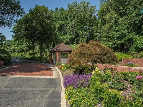 284 Sparrow Drive, Manhasset, NY 11030