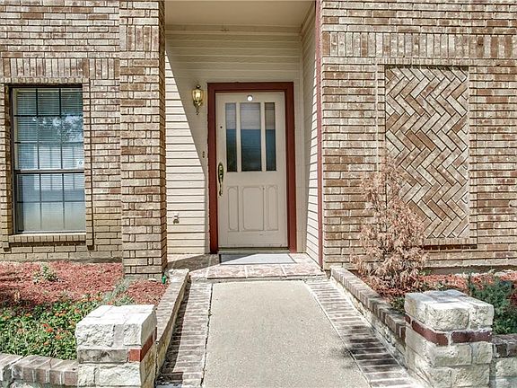 3rd image of 2233 Greenview Dr