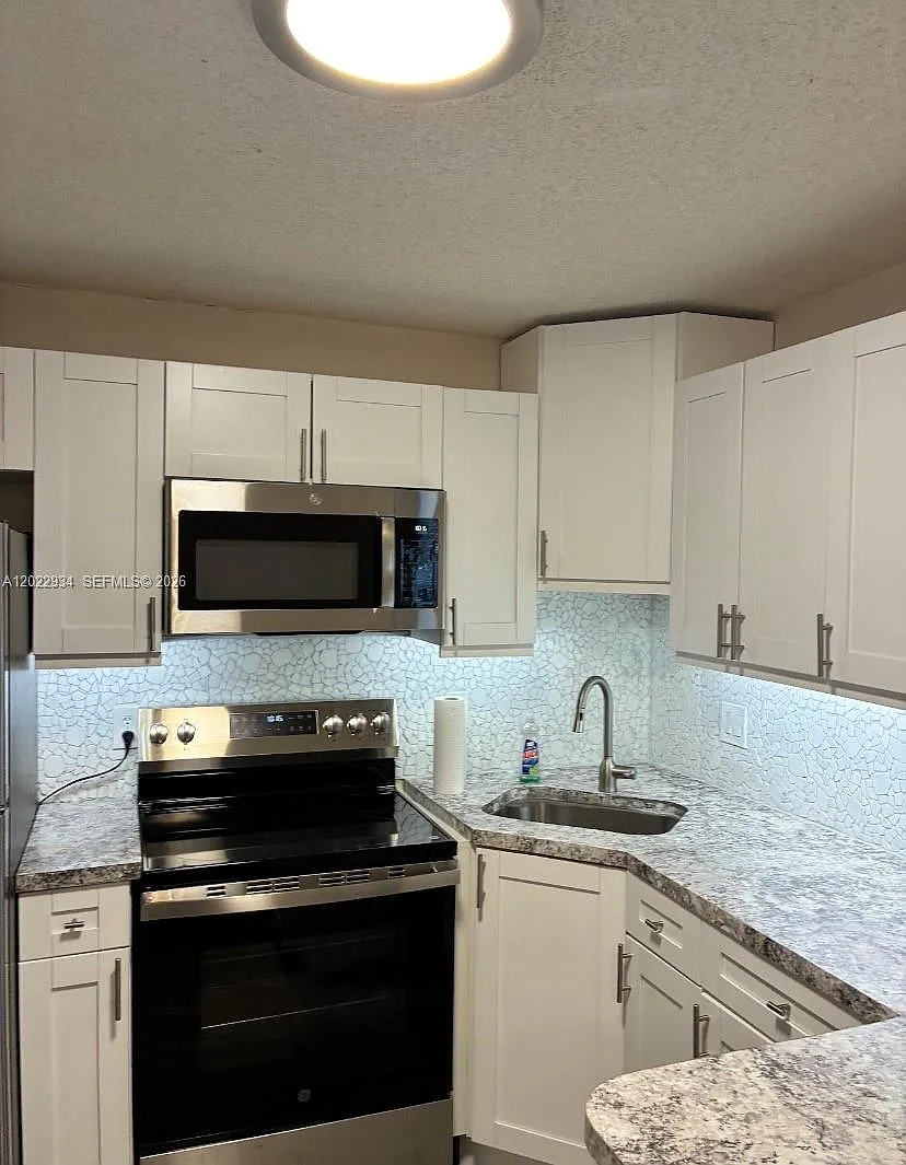 2 bed, 1.5 bath, $1,600 — Photo 1