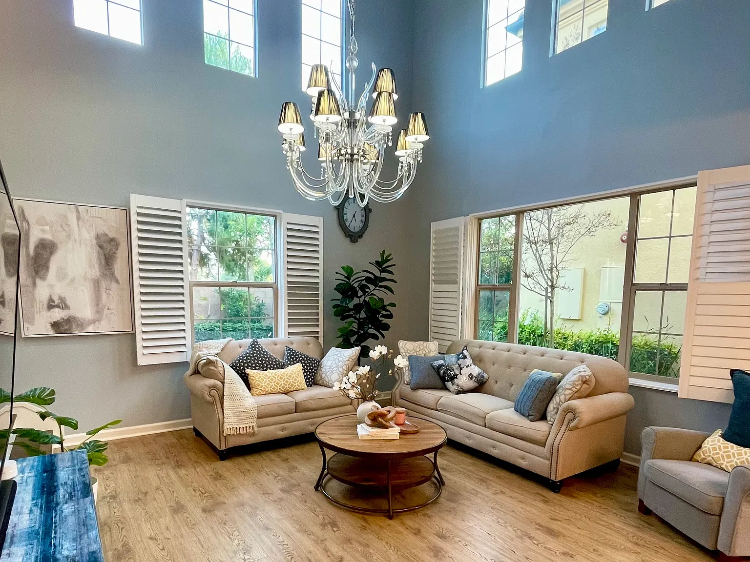 4 bed, 3.5 bath, 2000 sqft, $5,200 — Photo 1