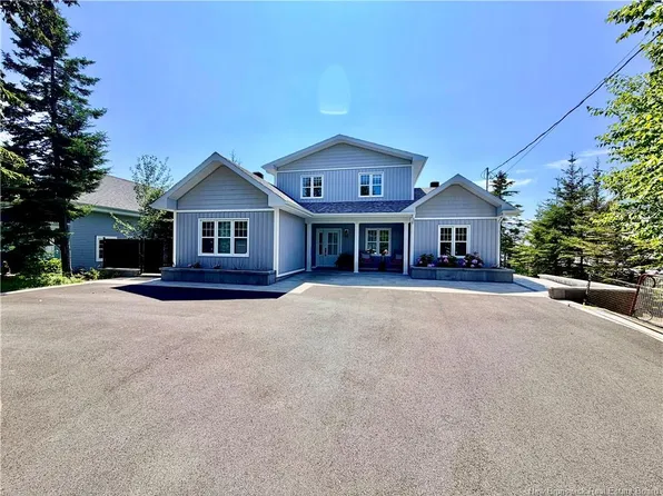 1635 Queen Elizabeth Dr, Bathurst, NB E2A 4Y4