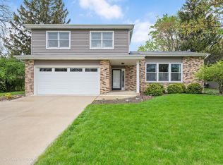 1320 Oak Hill Rd, Downers Grove, IL 60515