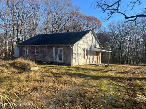 2273 Cardinal Dr, Bushkill, PA 18324