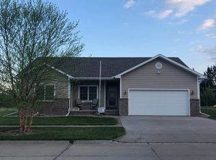 806 W Grandview St, Sutton, NE 68979