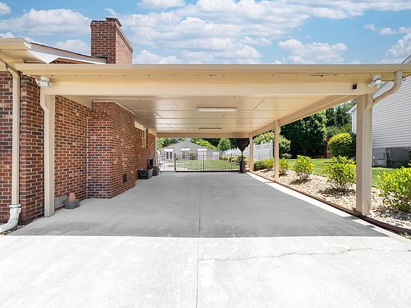 4th image of 2402 Malotte Ln