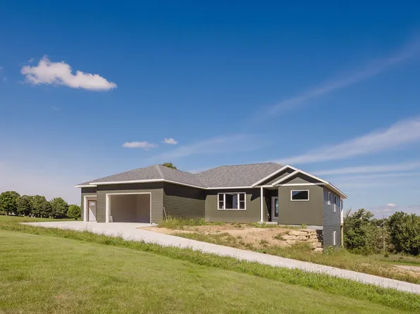 102 Diamond Oaks, Dodgeville, WI 53533