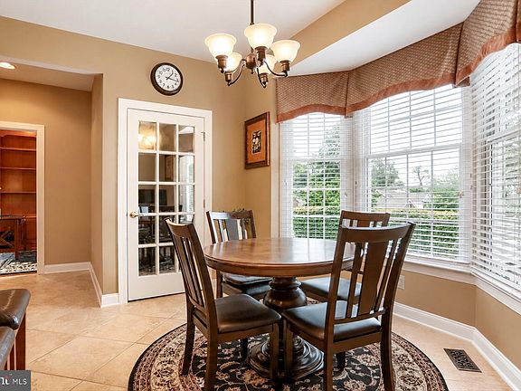 5th image of 832 Cider Mill Ln