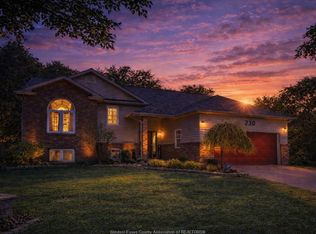 230 Erie St S, Essex, ON