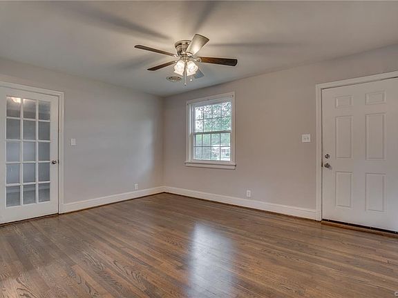 4th image of 2503 Farrand St