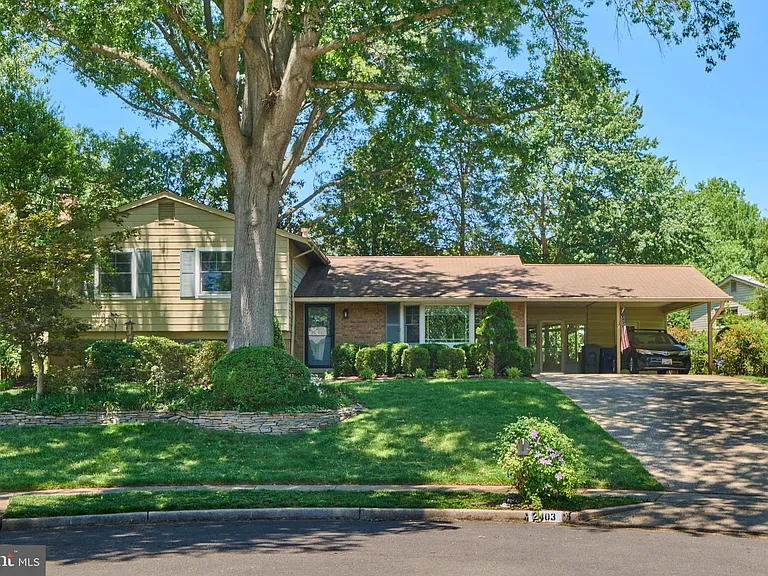 2403 Arrow Park Dr — Photo 1