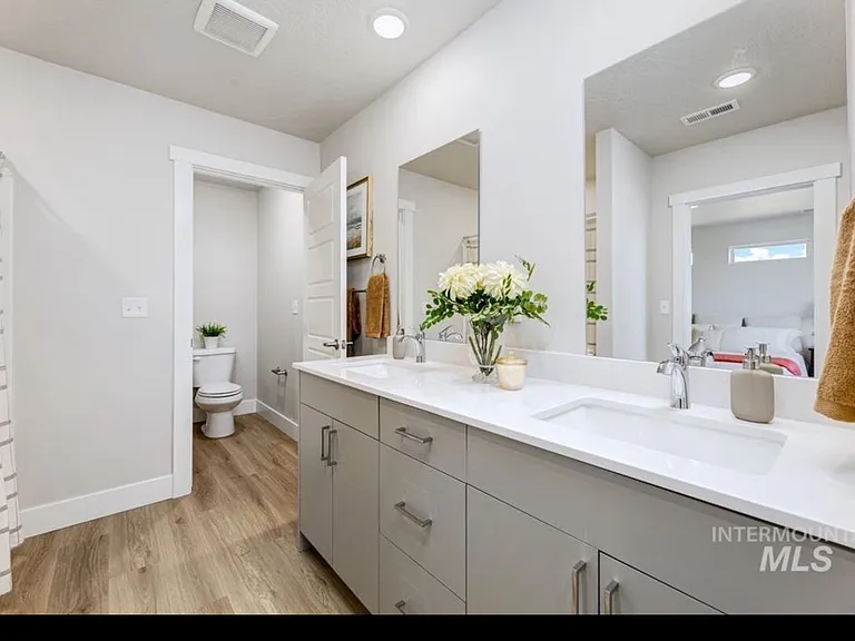 2285 N Shaelyn Ln — Photo 6