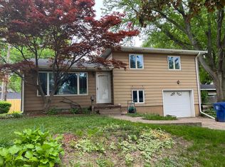 1515 Lincoln Ct, Bettendorf, IA 52722