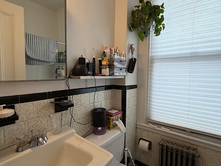 16 Davis Ave #4 — Photo 1