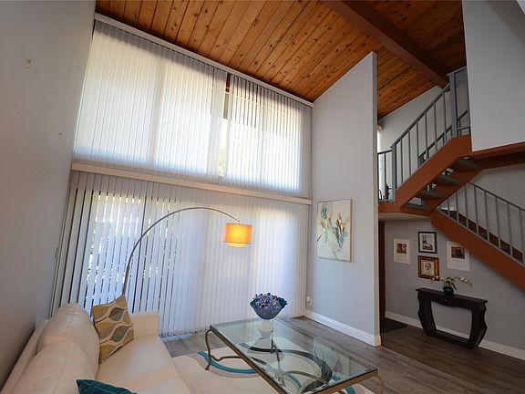 4th image of 761 E Coco Plum Circle #1