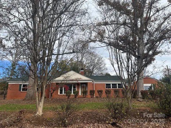 302 Walton Rd, Morganton, NC 28655