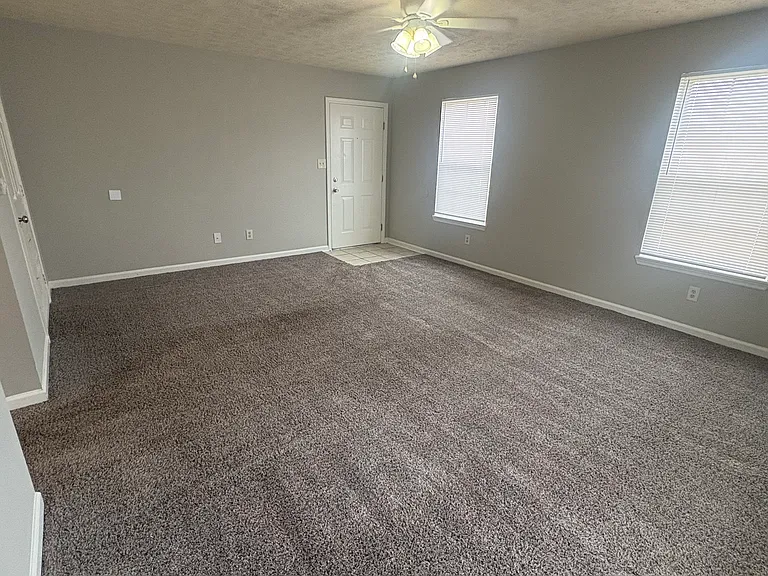 2516 Danielle Ln — Photo 3