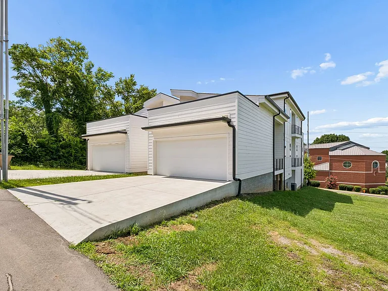 2225 Herman St — Photo 32