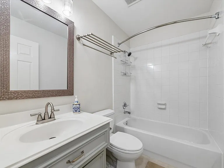 922 W Heights Hollow Ln — Photo 25
