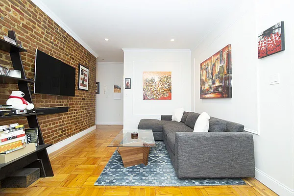 Rented by Avi Nash Associates | media 10