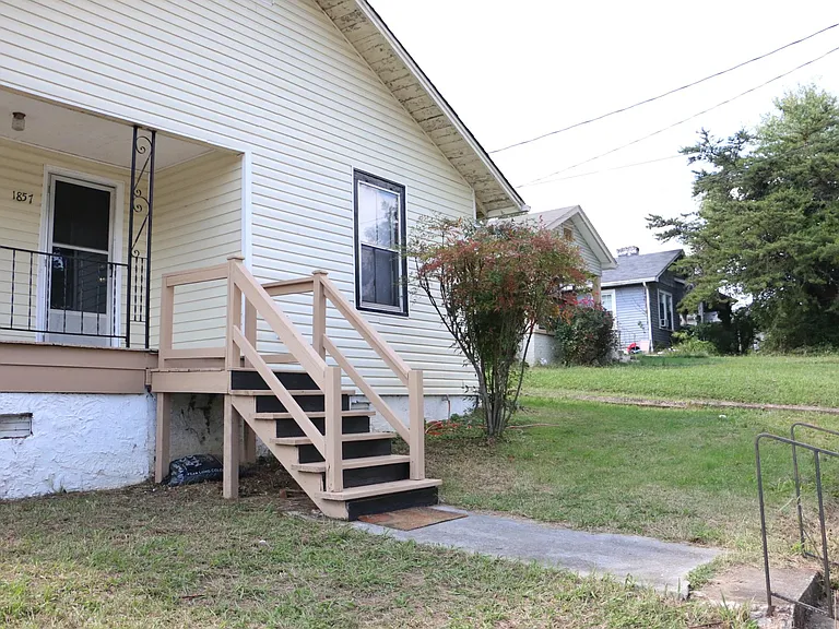 1857 Beech St — Photo 18