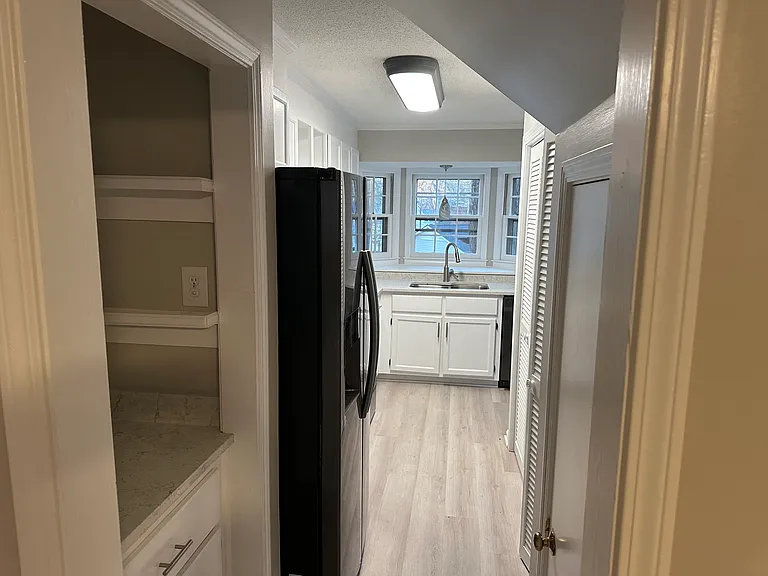 900 N Main St #10 — Photo 3