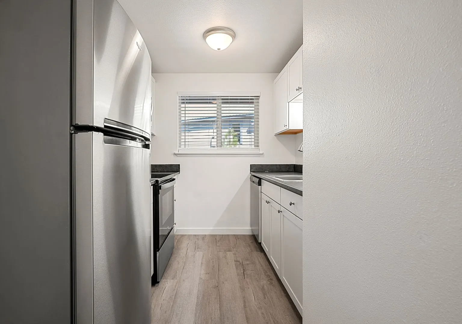 Updated 2-Bedroom Townhouse-Style Home in the Heart of Old Bend — Photo 4