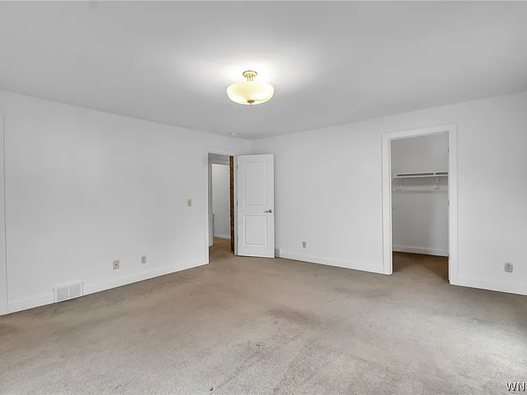 5849 Broadway St #8 — Photo 22