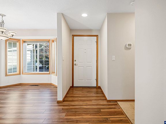 5th image of 6591 Koufax Ln NE