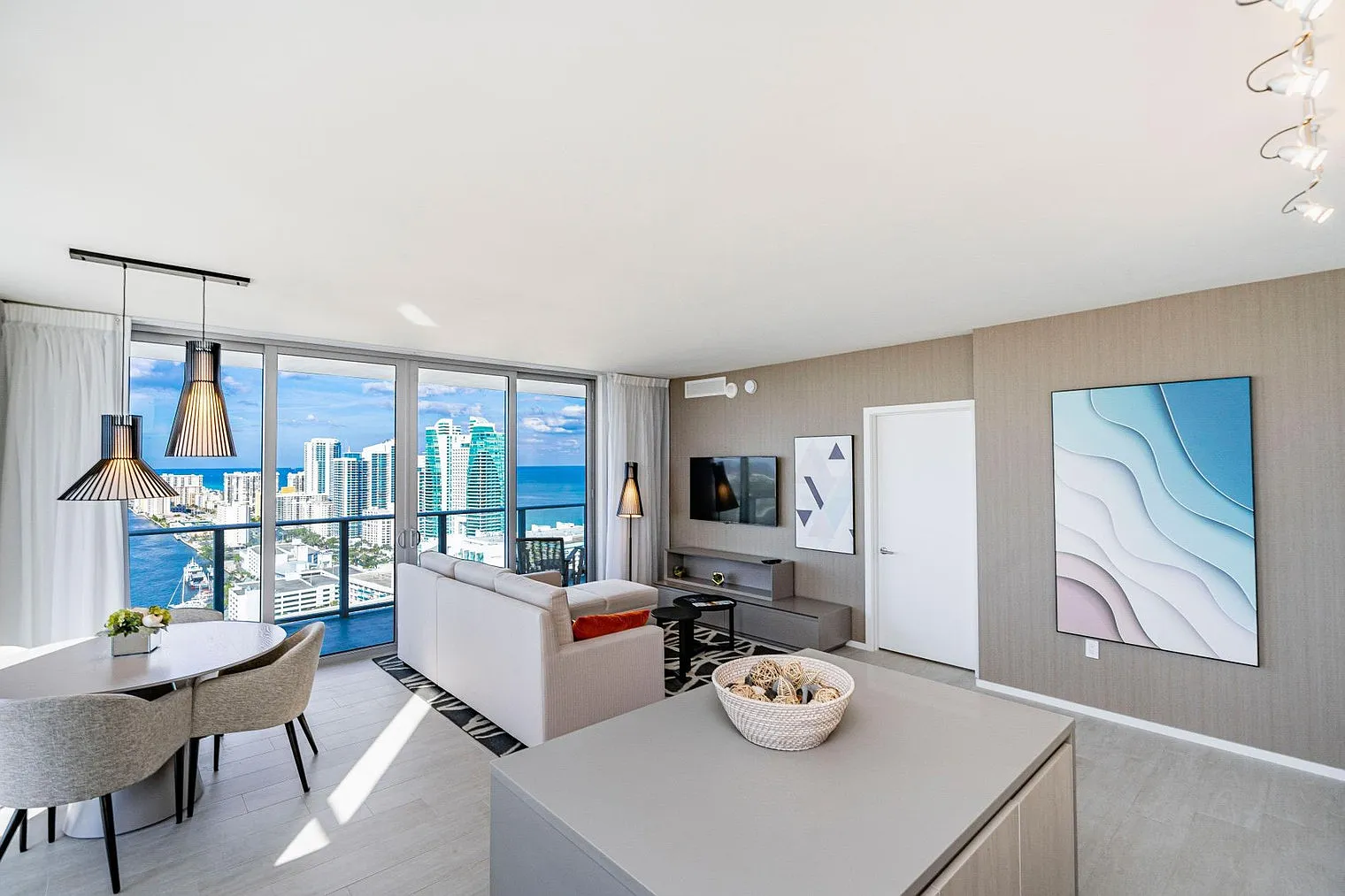 2 bed, 2.0 bath, 1496 sqft, $11,167 — Photo 4