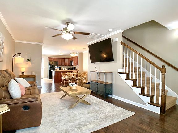 5th image of 308 Sam Houston Cir