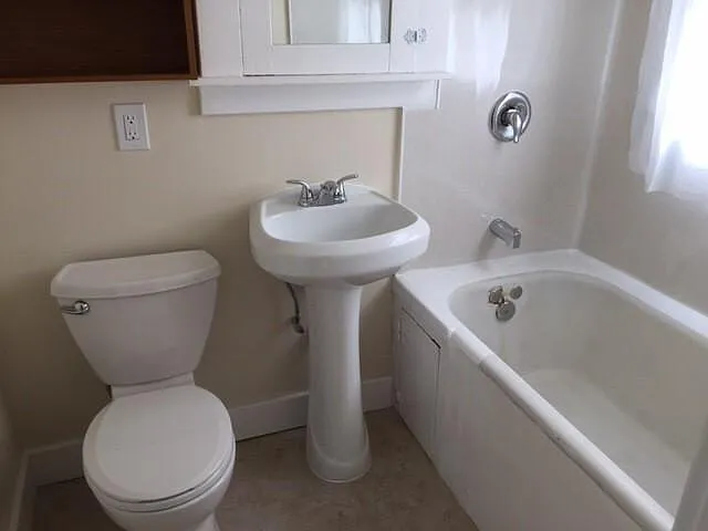 1528 E 1st St #10 — Photo 10