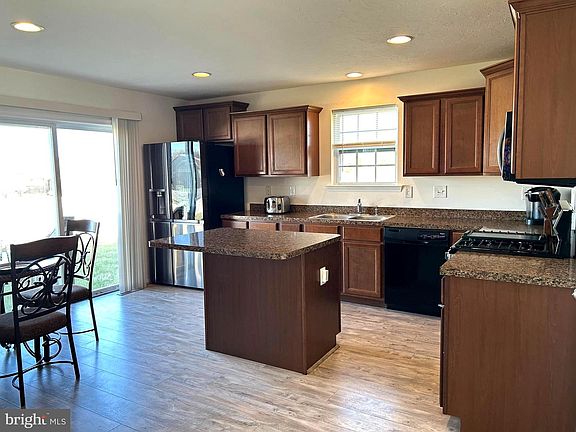 5th image of 266 N Alpine Dr